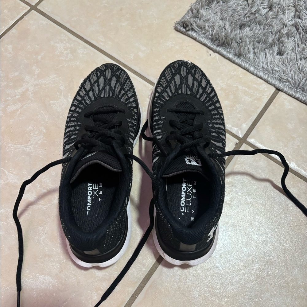 Women’s Underarmor Athletic Shoes